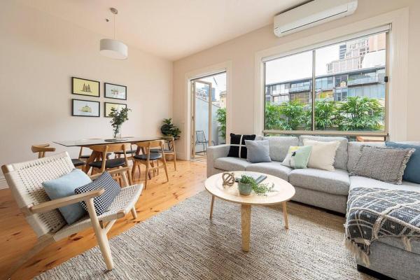 På bildet vises objektet Flinders Lane Solace - Double Storey Heritage Gem som ligger i byen Melbourne.