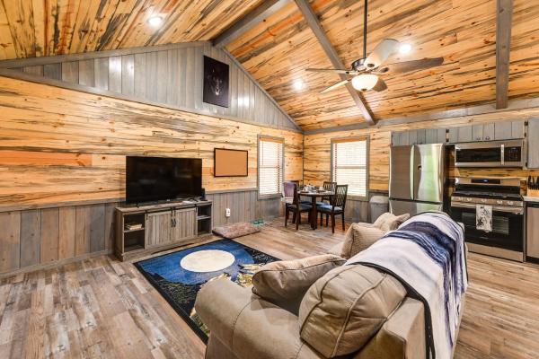 Na zdjęciu widoczny jest obiekt Pet-Friendly Broken Bow Cabin Near Lukfata Creek! położony w mieście Wright City.
