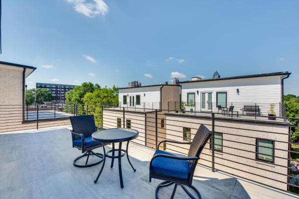 A la foto es mostra l'objecte Luxury Living: High-Rise Balcony 2 Mi to Dtwn ATL situat a la ciutat de Atlanta.