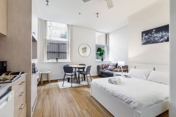 På bildet vises objektet Deste Studio - A Modern Boutique Lifestyle Suite som ligger i byen Melbourne.