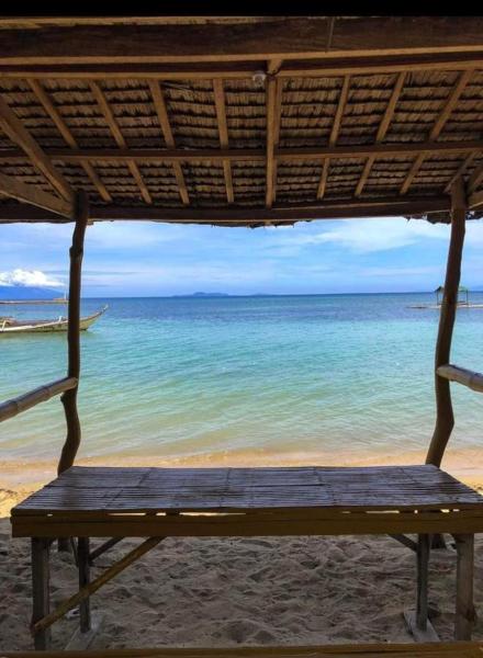 A la foto es mostra l'objecte Beach Front Calatagan Apartelle situat a la ciutat de Calatagan.