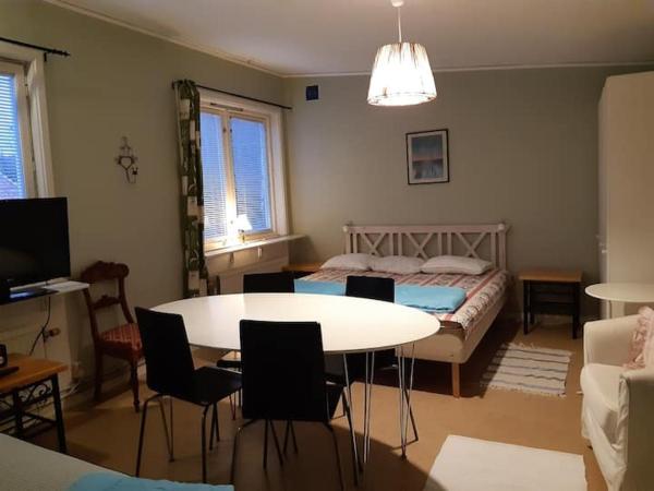 Na fotografii je vidět objekt Hostel Gästhem Glassen Apartment nacházející se ve městě Rättvik.
