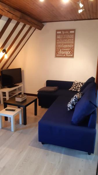 Na zdjęciu widoczny jest obiekt Appartement climatisé 2 étoiles, vue sur les Remparts, centre de Rocroi, Parking privatif et garage vélos położony w mieście Taillette.