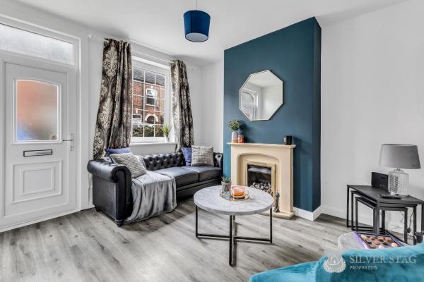 A la foto es mostra l'objecte Stylish 2 Bed Home Perfect for Families & Work Stays situat a la ciutat de Castle Gresley.