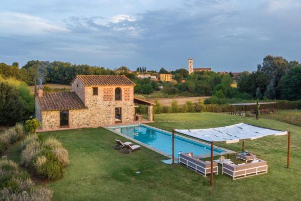 På billedet ses objektet Il Conte, Traditional Tuscany 3 bedrooms Luxury Farmhouse Villa with Private Pool and SPA in Orentano beliggende i byen Orentano.