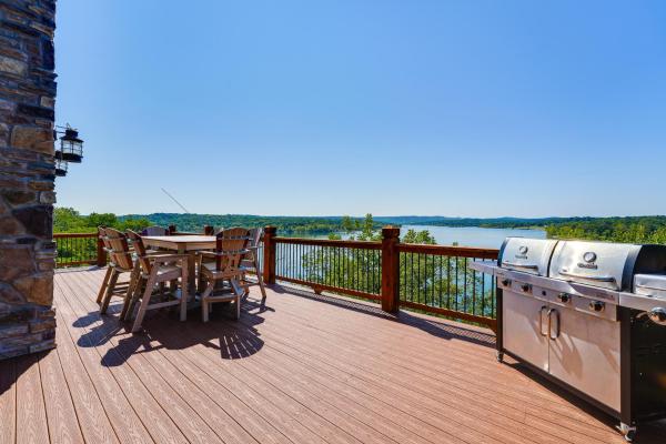 Na fotografii je vidět objekt Luxe Table Rock Lake Vacation Rental with Hot Tub! nacházející se ve městě Lampe.