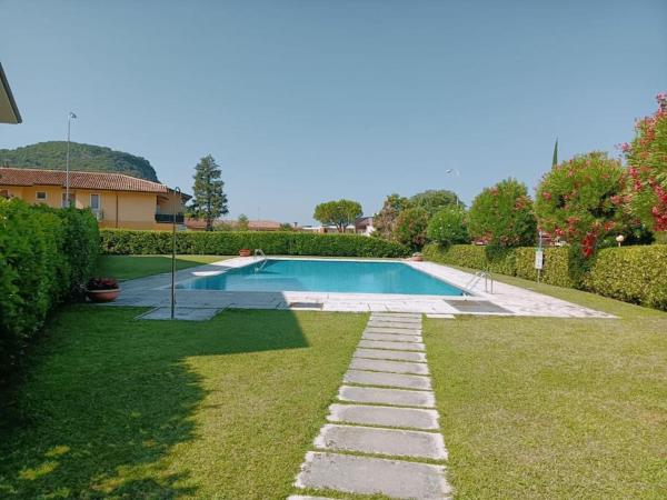 写真にはガルダ市にあるResidence con piscina a Gardaが写っています。