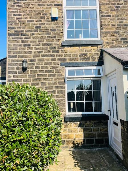 På bildet vises objektet Willow Cottage - Billinge Wigan, sleeps 4 , parking and garden som ligger i byen Billinge.