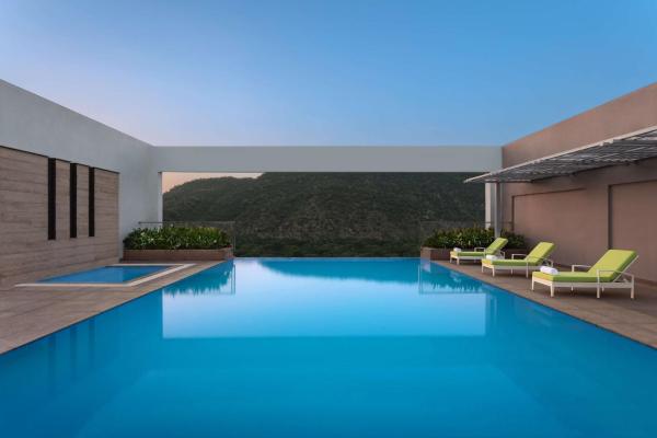 Фотография 9: DoubleTree By Hilton Jaipur Amer