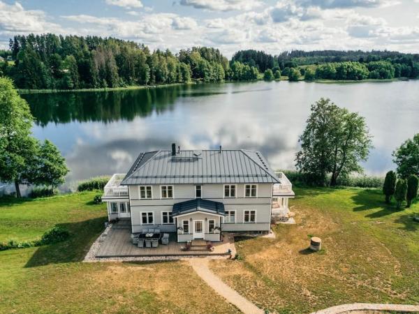 Na zdjęciu widoczny jest obiekt Väike-Juusa külaliskorter położony w mieście Otepää.