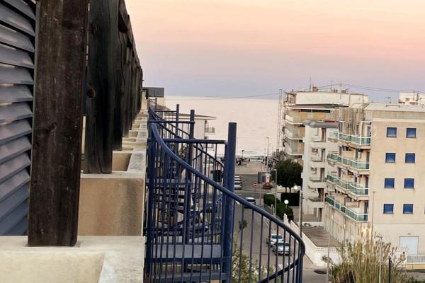 A la foto es mostra l'objecte Espectacular ático en Gandia, a 2 minutos de la playa situat a la ciutat de Bellreguard.