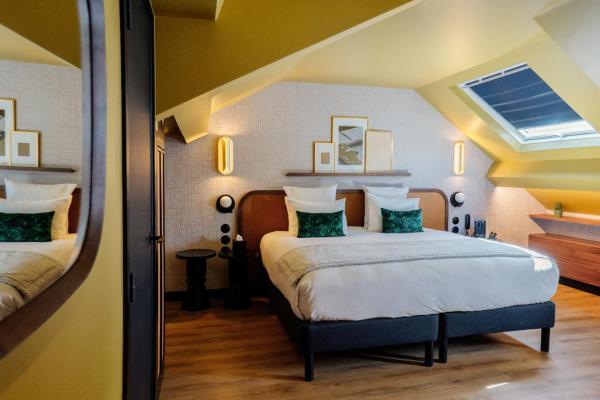 A la foto es mostra l'objecte Hôtel Riesner situat a la ciutat de París.