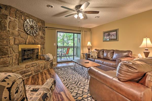 Na zdjęciu widoczny jest obiekt Pigeon Forge Condo w/ Balcony: 5 Mi to Attractions położony w mieście Pigeon Forge.