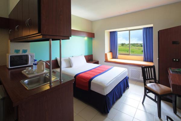 Microtel by Wyndham Eagle Ridge photo 2