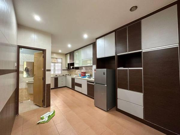 На фото показан объект Muslim Suite Home @ Airport Bayan Lepas Penang, расположенный в городе Байан-Лепас.
