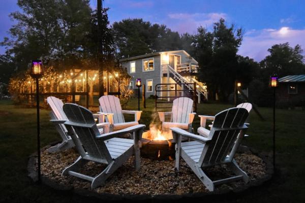 Hot Tub - Fire Pit - Fast Wi-Fi - Pet Friendly - Wine Country Escape
