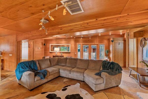 A la foto es mostra l'objecte Historic Ranch house AC on forest acres in town situat a la ciutat de Flagstaff.