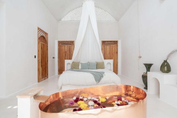 Na zdjęciu widoczny jest obiekt Anat Tantric Boutique Hotel położony w mieście Tulum.