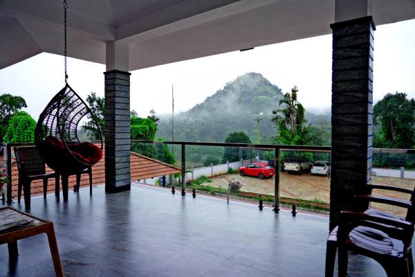 Auf dem Foto ist das Objekt Kotibetta Homestay - Mountains View, River, Trek, One Group Only in der Stadt Chikmagalur zu sehen.