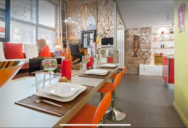 På billedet ses objektet Loft sur saône beliggende i byen Lyon.