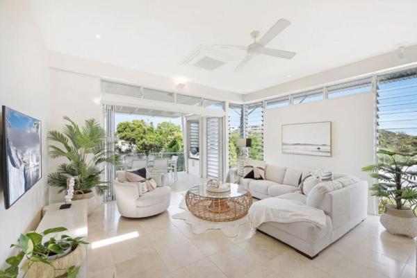 The photo shows the Soul on Sunshine located in the city of Sunshine Beach.