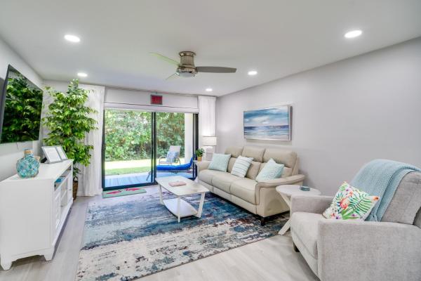 På billedet ses objektet Cocoa Beach Condo with Community Pool and Hot Tub! beliggende i byen Cocoa Beach.