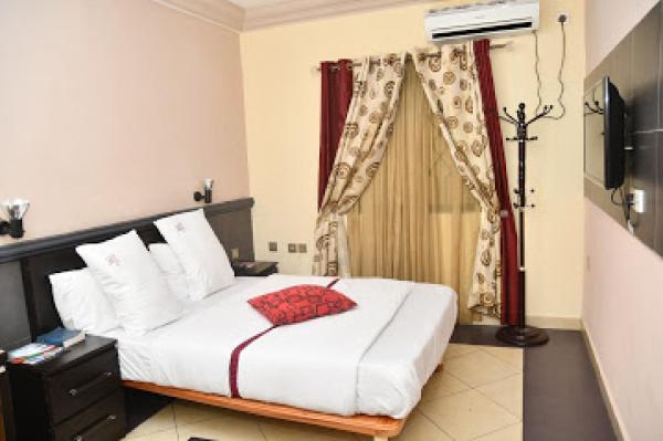 Na zdjęciu widoczny jest obiekt Choice Gate Hotel-Business Double położony w mieście Benin.