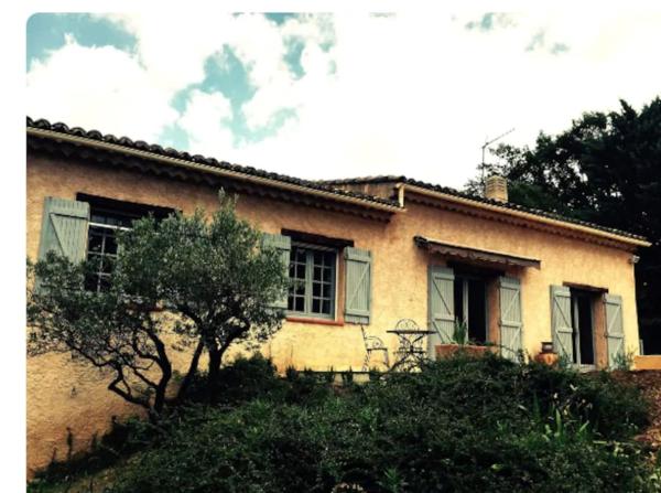 A la foto es mostra l'objecte Petit coin de Paradis en Provence situat a la ciutat de Aups.