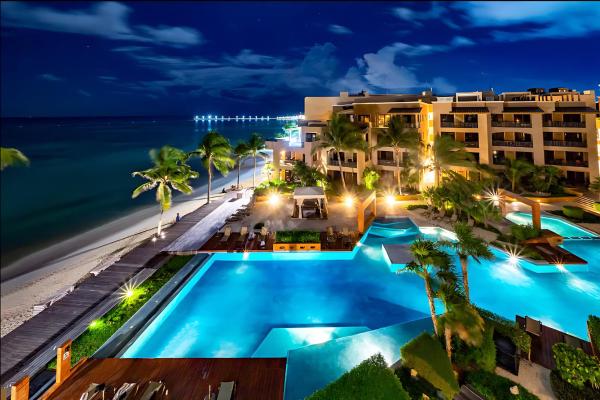 Faro 201 Beachfront apartment with ocean view, close to 5th Av, Playa del Carmen