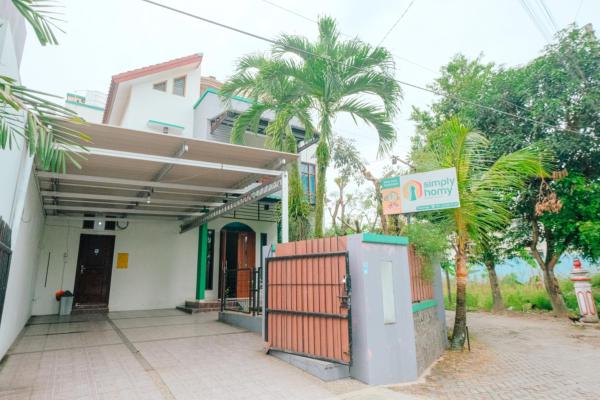 На фото показан объект Homestay Syariah Pogung Dekat UGM by Simply Homy, расположенный в городе Джокьякарта.