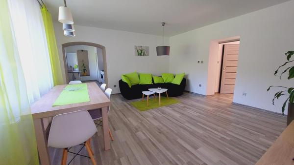 Nella foto è visibile l'oggetto Apartmán Budín - v klidu přírody, s parkováním situato nella città di Vršovka.