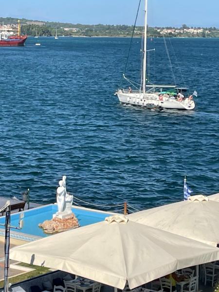 På bildet vises objektet ΜΕ ΘΕΑ ΤΗΝ ΓΟΡΓΟΝΑ som ligger i byen Preveza.
