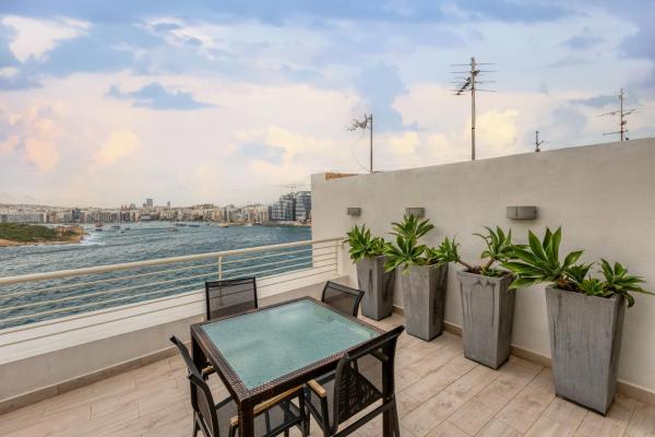 49/3 Seafront Duplex Penthouse in Valletta, Valletta