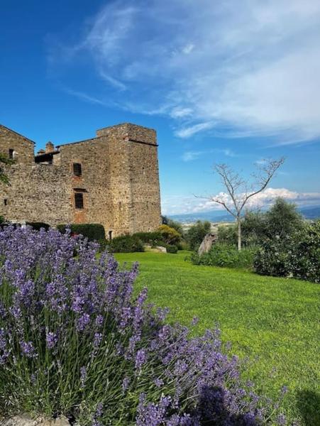 På billedet ses objektet Medieval Tower in Umbria with Swimming Pool beliggende i byen Monte lʼAgello.