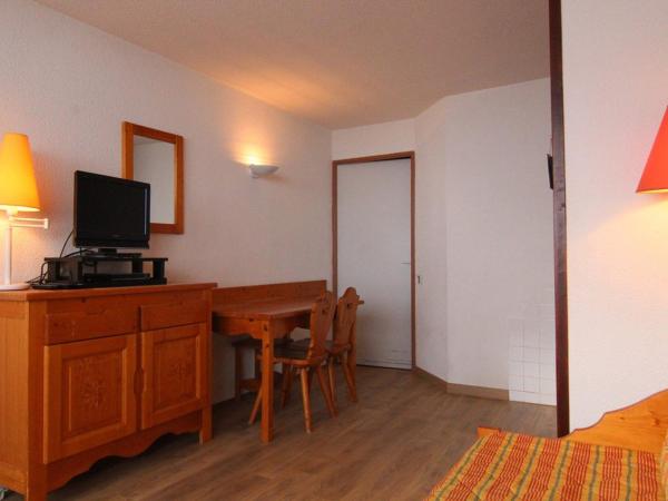 A la foto es mostra l'objecte Studio cosy de 24.5m² pour 4 pers. - Proche pistes et commerces, balcon sud, animaux acceptés - FR-1-405-183 situat a la ciutat de Huez.