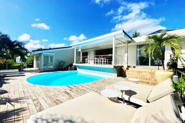 照片显示了位于Orient Bay市的Villa Bel'Vue tout a pied, a 350 m de la plage物件。