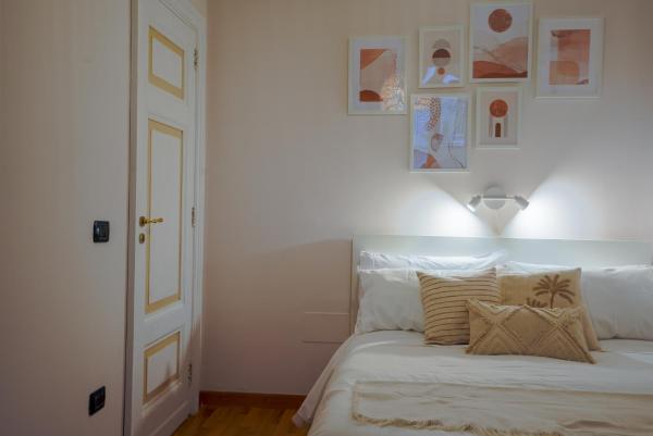 A la foto es mostra l'objecte Dante House situat a la ciutat de Nàpols.