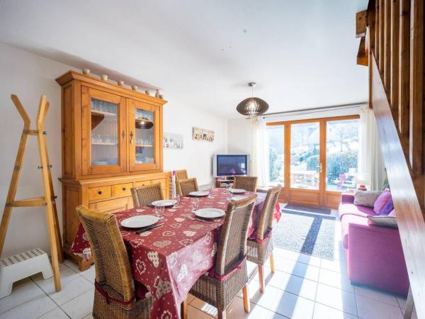 A la foto es mostra l'objecte Appartement 8 personnes à Génos - Wifi, près du lac - FR-1-695-22 situat a la ciutat de Génos.