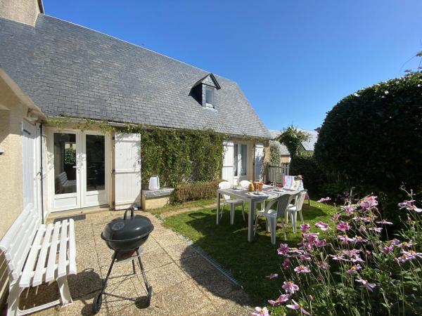 A la foto es mostra l'objecte Holiday Home in Carteret near Dunes & Beach situat a la ciutat de La Haye-dʼEctot.