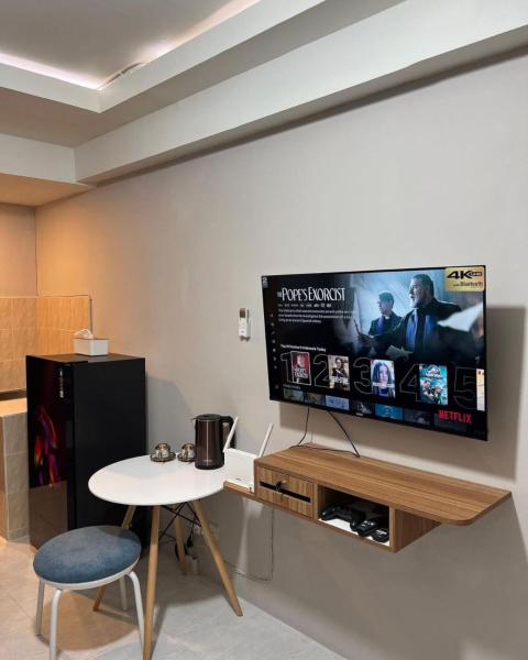 写真にはGaluga市にあるParagon Village Apartment by CityDoorzが写っています。