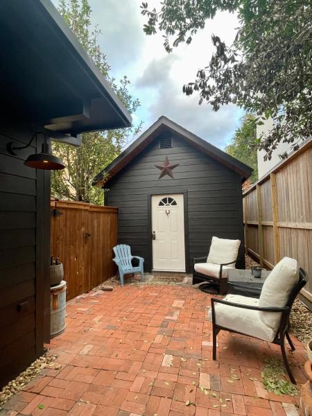 A la foto es mostra l'objecte Morse Cottage situat a la ciutat de Houston.