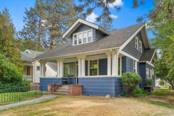 På bilden syns objektet 3BR Home Large Kitchen Mins To DwnTwn som ligger i staden Spokane.