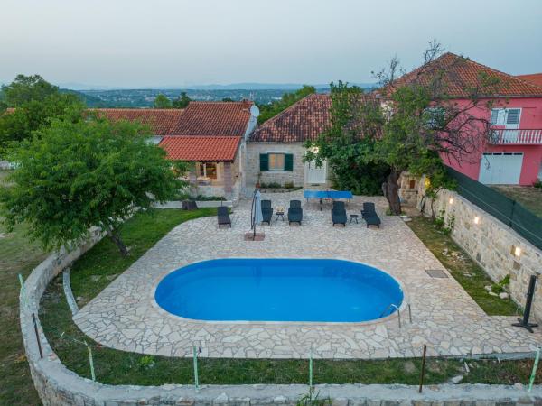 På billedet ses objektet Villa Rozaria ZadarVillas beliggende i byen Dušić.