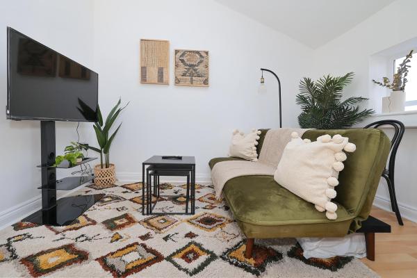 Cosy 1 Bedroom Top Floor Apartment on Edgware Road, London