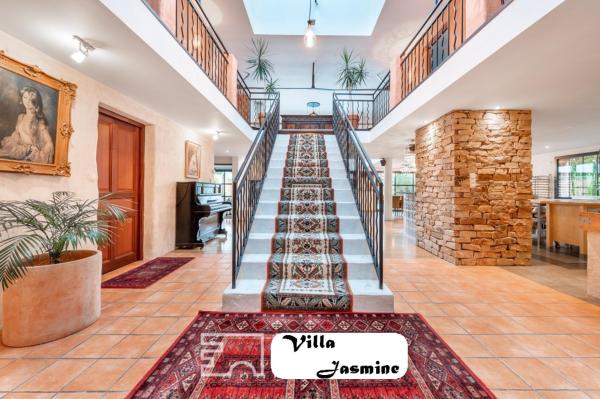 A la foto es mostra l'objecte Somptueuse Villa Jasmine situat a la ciutat de Quédillac.