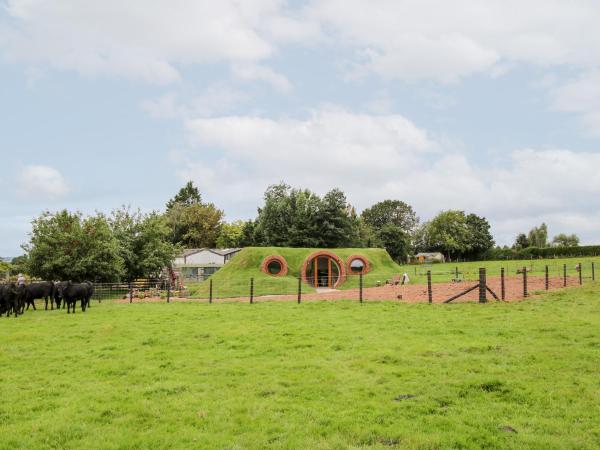A la foto es mostra l'objecte Shire's End situat a la ciutat de Brimfield.