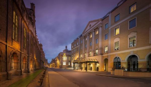 På billedet ses objektet Hilton Cambridge City Centre beliggende i byen Cambridge.