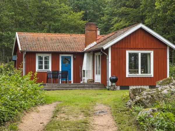 写真にはMöljeryd市にあるChalet Ängsjömåla by Interhomeが写っています。