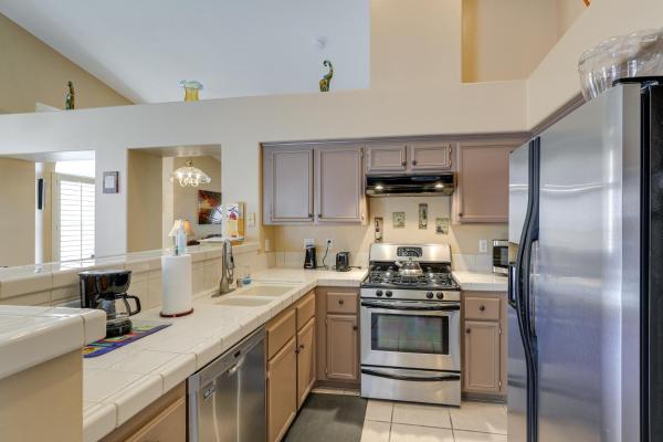 North Las Vegas Home ~ 5 Mi To Fremont St! - 北拉斯維加斯