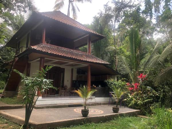 Nice house, quiet place overlooking rice fields, Ubud